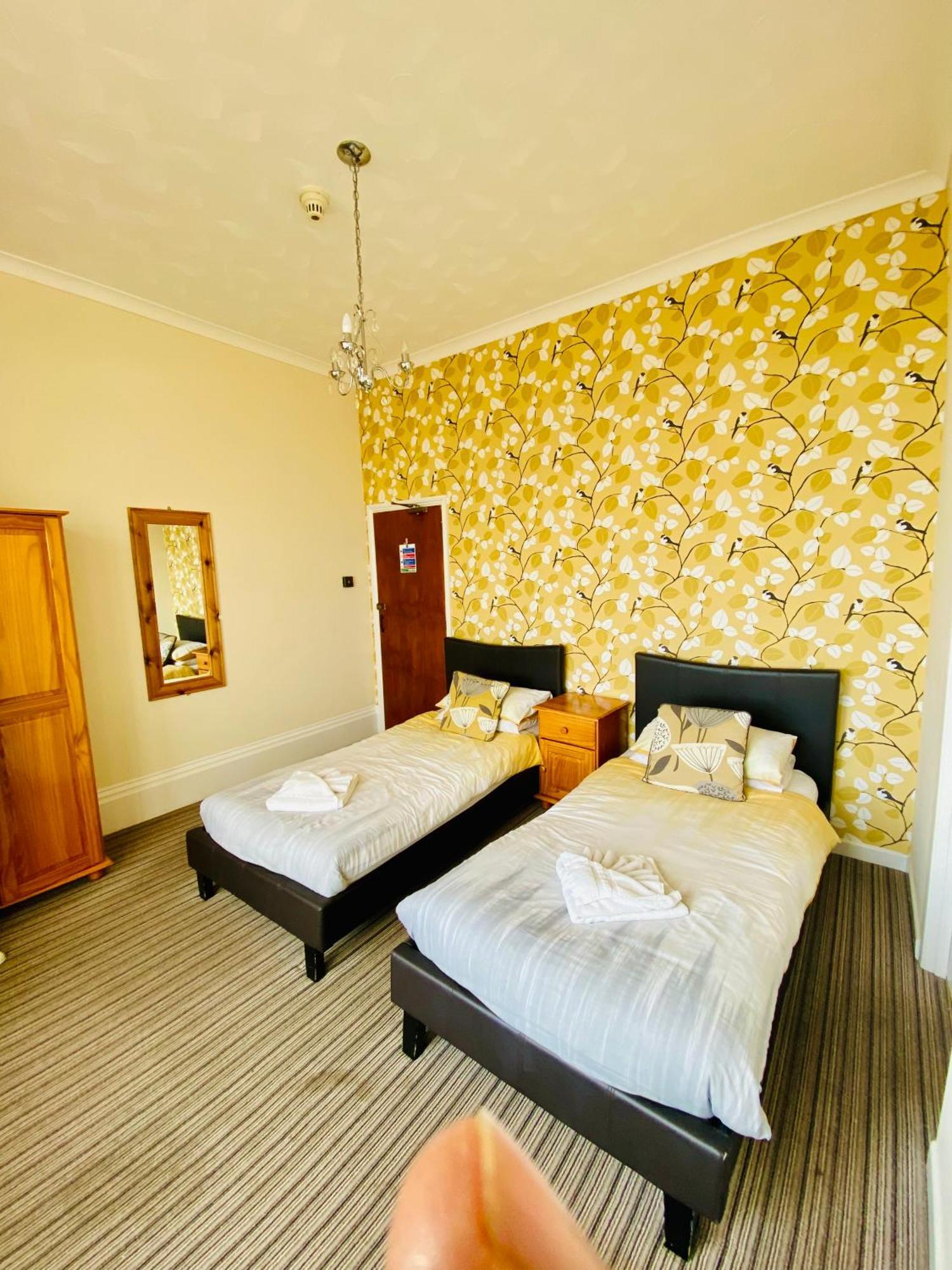 Hotel Carlton *